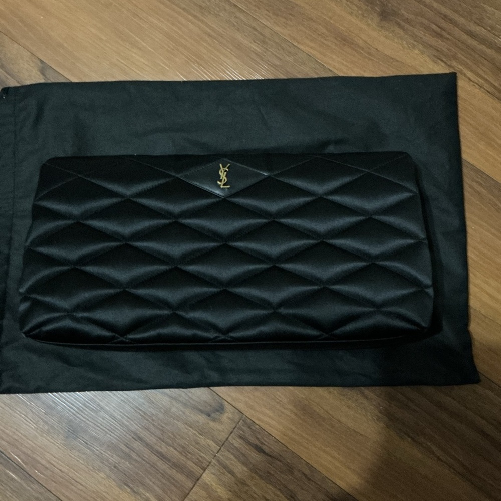 Yves Saint Laurent Black
Sade Large Satin Clutch Black
